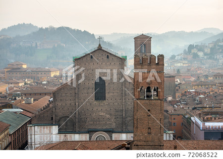 Basilica of San Petronio and Cityscape of Bologna - Emilia-Romagna Italy Basilica of San Petronio and Cityscape of Bologna - Emilia-Romagna Italy 72068522