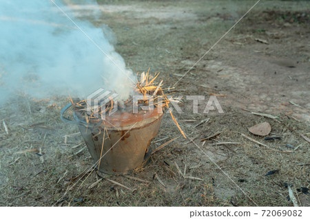 Making a fire with dry leaves 72069082