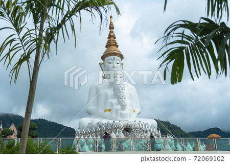 beautiful 5 sitting Buddha statues beautiful 5 sitting Buddha statues 72069102