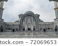 Masjid Wilayah Persekutuan, a mosque in Kuala Lumpur, Malaysia.  72069653