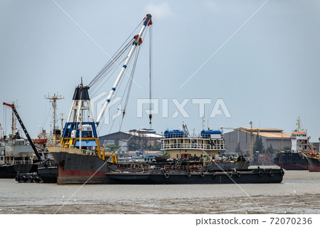Transhipment of goods between ships on the Chao Phraya River, Samut Prakan Thailand. 72070236
