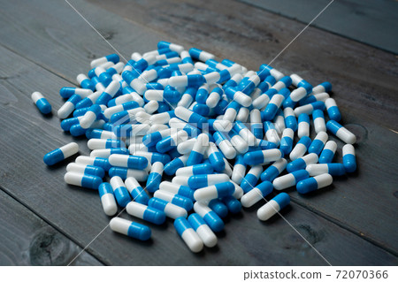 Large amounts of capsule drugs Large amounts of capsule drugs 72070366