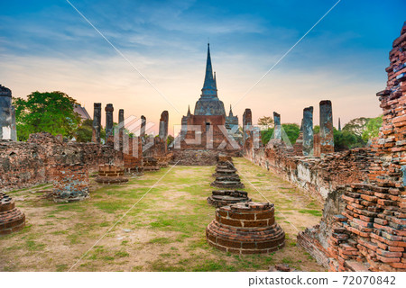 Brick ruins of buddhist temple Wat Phra Si Sanphet in Ayutthaya, Thailand Brick ruins of buddhist temple Wat Phra Si Sanphet in Ayutthaya, Thailand 72070842