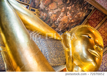 Panorama of statue of Reclining Buddha in temple Wat Pho, Bangkok 72070852