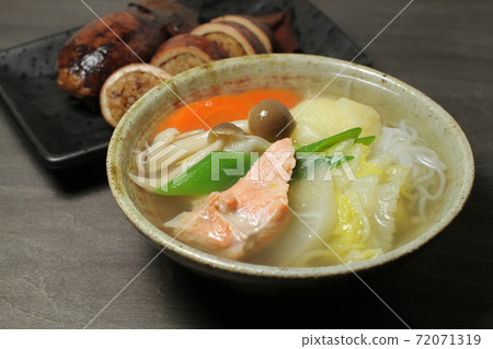 A lot of soup Sanpei soup, Hokkaido's local cuisine Sanpei soup and ikameshi 72071319