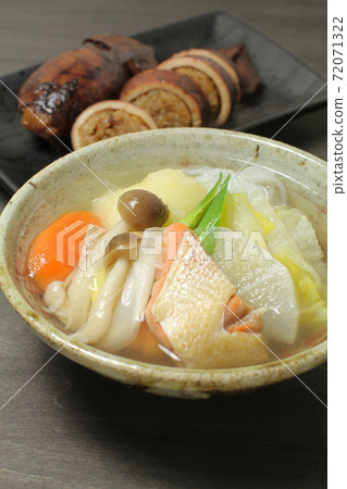 大量的山平湯，北海道當地美食山平湯和魷魚飯 72071322