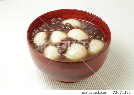 一碗有很多的白玉Zenya和湯粉 72071332