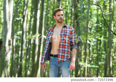 Single handsome guy with sexy bare torso in open shirt 72071996
