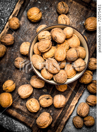 Walnuts in a bowl. 72075481