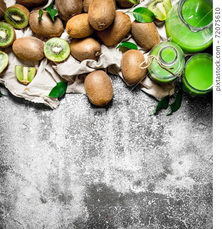 Fresh juice of kiwi slices. Fresh juice of kiwi slices. 72075610