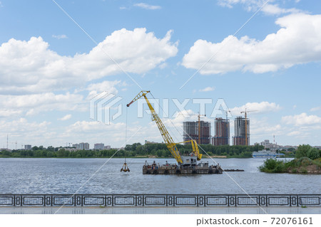A vessel for cleaning reservoirs cleans the Volga river 72076161