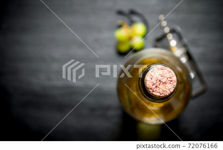 bottle of white wine. bottle of white wine. 72076166