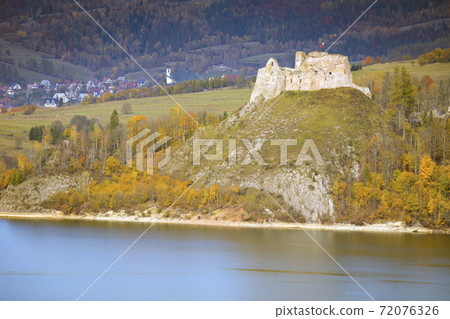 Ruins of Czorsztyn Castle 72076326