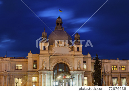 Lviv Railway Station 72076686