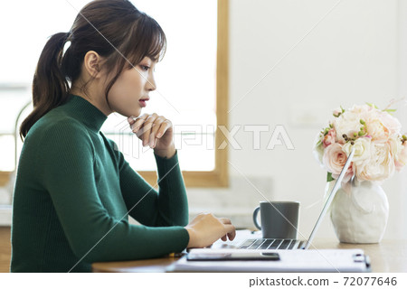 Business woman, WFH 72077646