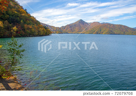 宇多ah濱中禪寺湖附近的風景秋葉秋天的景色 72079708