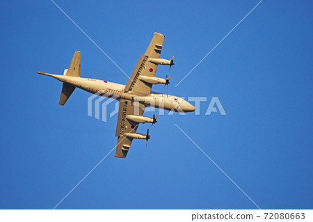 Evening P-3C patrol aircraft 72080663