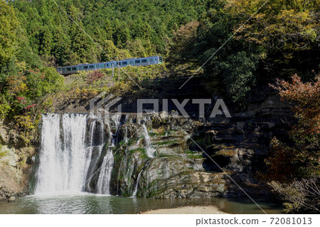Ryumon Falls in Nasukarasuyama City and ACCUM on the Karasuyama Line 72081013