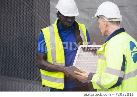 Team Meeting of Renewable Energy Engineers Working on an Innovative More Efficient Solar Panel Battery Concept, Solving Problems Team Meeting of Renewable Energy Engineers Working on an Innovative More Efficient Solar Panel Battery Concept, Solving Problems 72082811
