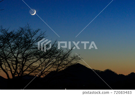 Planetshine crescent moon dusk 72083483