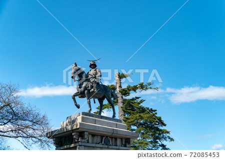 青葉城遺址，藍藍的天空中的日期棗正武士雕像宮城仙台 72085453