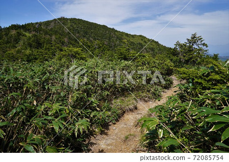 Mountain trail to the summit of Koshu Mountain trail to the summit of Koshu 72085754