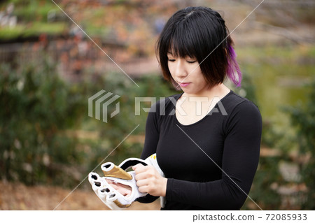 Woman wearing gloves in the park 72085933