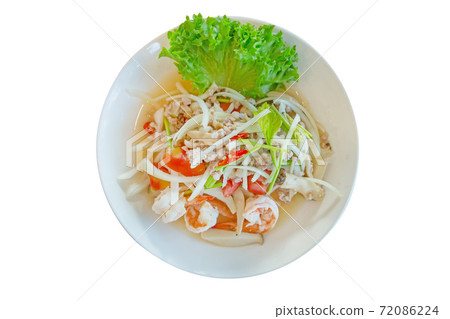 Spicy Thai salad with Glass noodle shrimp and mince pork with onion and vegetable 72086224