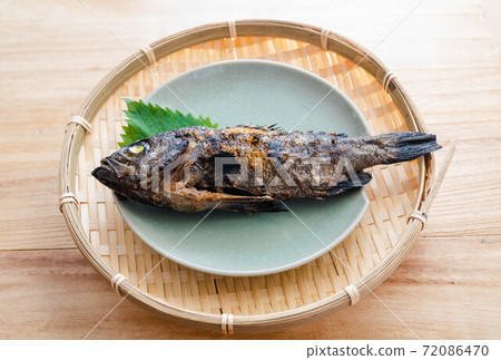 Grilled fish Gaya grilled with salt 72086470