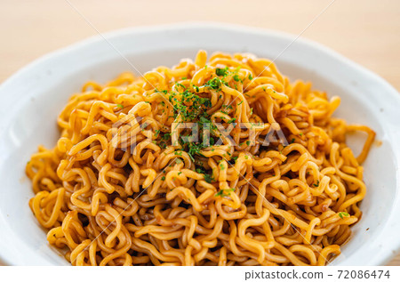 Instant yakisoba noodles Instant yakisoba noodles 72086474