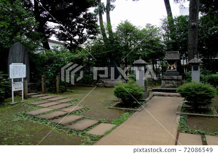 Senzokuike Park in Minamisenzoku, Ota-ku, Tokyo Taken a panoramic view of Nanshu Saigo-sensei's soul shrine, soul poetry monument and explanation 72086549