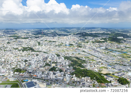 Scenery from the sky above Naha city 72087256