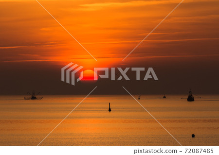 Silhouette of fishing trawlers on the North Sea at sunset, Buesum, Schleswig-Holstein, Germany Silhouette of fishing trawlers on the North Sea at sunset, Buesum, Schleswig-Holstein, Germany 72087485