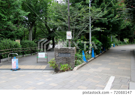 Senzokuike Park in Minamisenzoku, Ota-ku, Tokyo, the entrance gate in the center on the east side 72088147