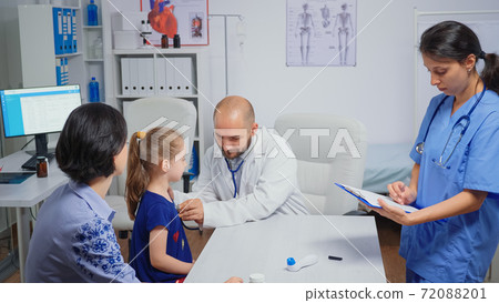Specialist doctor checking the evolution of flu Specialist doctor checking the evolution of flu 72088201