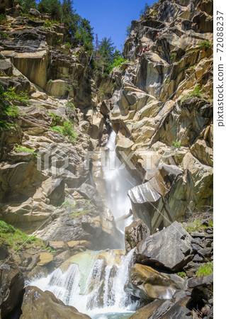 Waterfall in Vanoise national Park, French alps 72088237