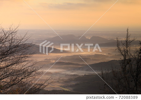 View of the morning mist in the direction of Ishioka City from Mt. Tsukuba and Kazekaeshi Pass 72088389