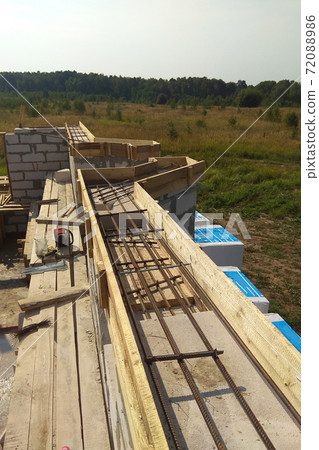 Laying reinforcement on the already erected wall Laying reinforcement on the already erected wall 72088986