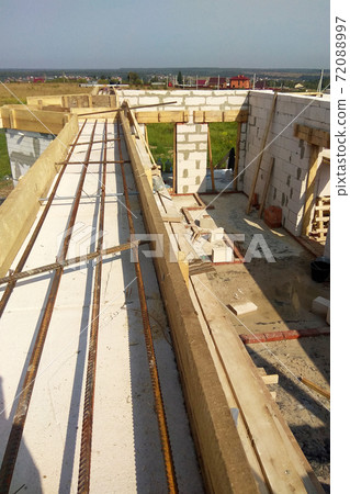 Laying reinforcement on the already erected wall Laying reinforcement on the already erected wall 72088997