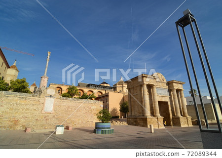 Granada, Spain 72089344