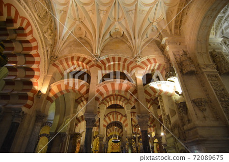 Spanish Mezquita 72089675
