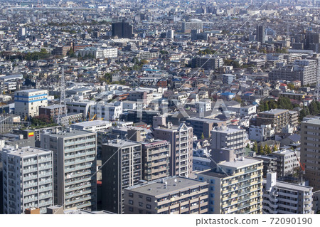東京江戶川區一個建築密集的城鎮 東京江戶川區一個建築密集的城鎮 72090190