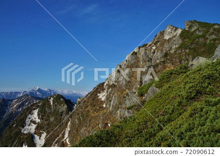 The summit of Mt. Kaikoma and Mt. Shiramine 72090612