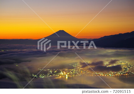 富士山從高柏地山越過Su訪湖 富士山從高柏地山越過Su訪湖 72091515