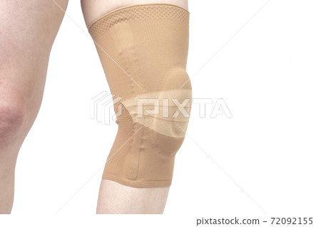 brace to support the injured knee. medicine and sports. limb injury treatment 72092155