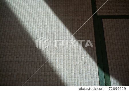 Japanese-style room with west sun Japanese-style room with west sun 72094629