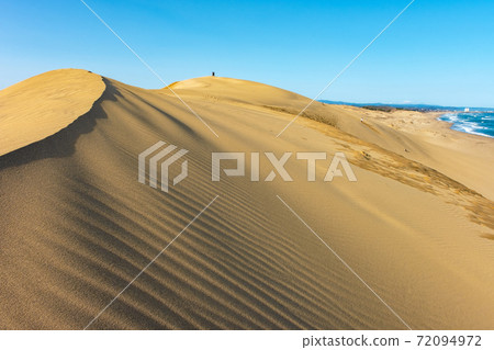 Tottori Sand Dunes after the sandstorm 72094972