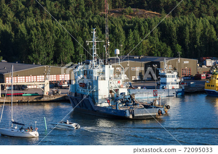 sea tug in modern seaport 72095033