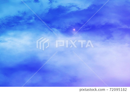 藍天和星星 72095182