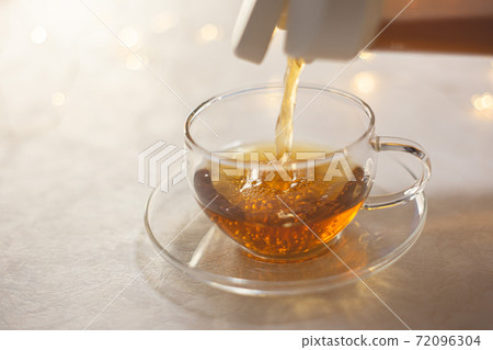 Put tea and barley tea in a glass. Hydration, home time, break time. Put tea and barley tea in a glass. Hydration, home time, break time. 72096304